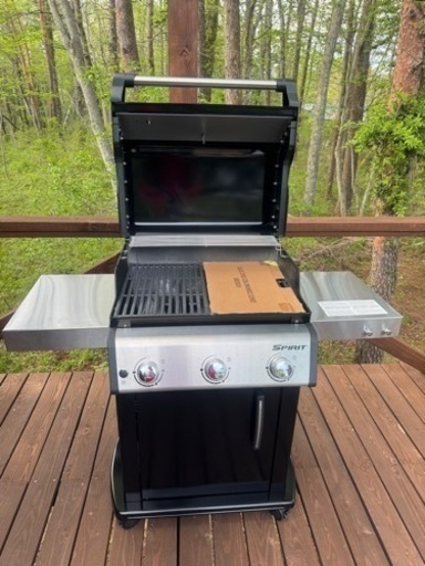 売却済みです (東京23区もしくは山梨県鳴沢村に近い方は配達無料)Weber ウェーバー　BBQ バーベキュー ガスグリル　Spirit E-315 新品 展示品 未使用 日本正規輸入品 日本仕様