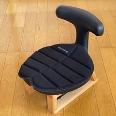 アーユルチェア（姿勢がよくなる、あぐら椅子）