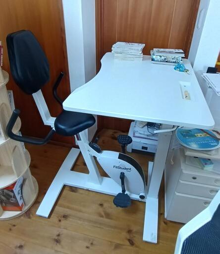 フィットネスマシーン パソコンを使いながら自転車こぎ運動ができる