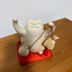 陶器製　ネコの置物