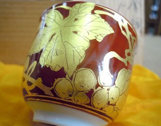 金襴手ぐい呑 小野珀子 葡萄 共箱あり 酒器 酒杯 ぐい呑み 札幌市北区屯田 - 酒器