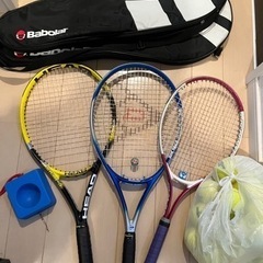 テニスラケット、ケース、ボール