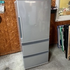 E0802   冷蔵庫　3ドア　272L