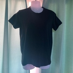 UNIQLO 黒のクルーネックTシャツ☆