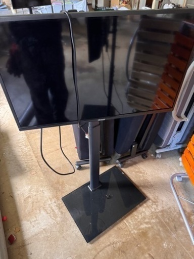 2022年製　32型液晶テレビ　テレビ台付