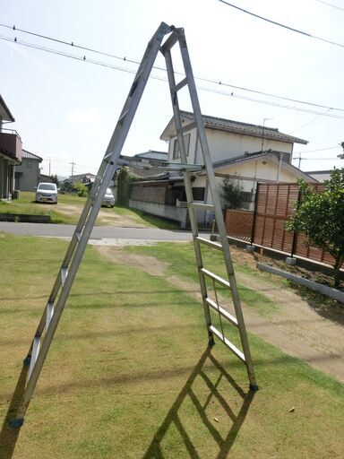 9尺　２７０ｃｍの脚立です。