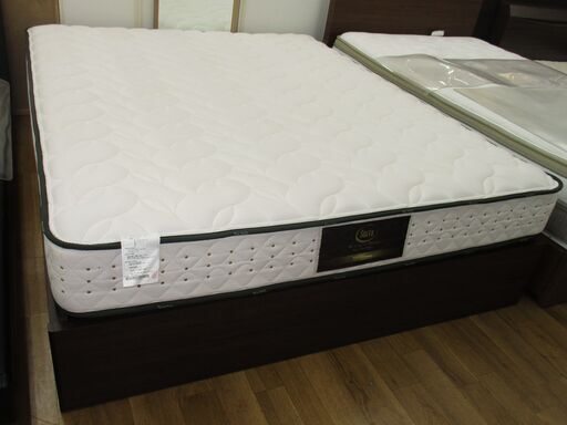R246 高級 ドリームベッドフレーム＆Serta クイーンサイズ、幅162cm Used・美品