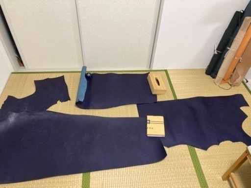 レザークラフト　ヌメ革　ネイビー