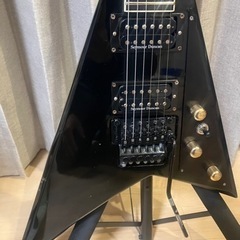 ジャクソンスターズ ランディーv スルーネック ケース付き　楽器 弦楽器、ギター ジャクソンスターズ ランディーv スルーネック ケース付き 楽器 弦楽器