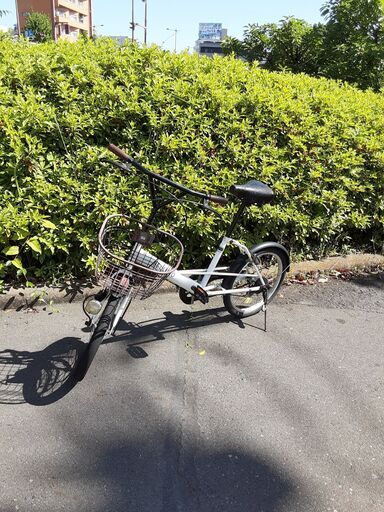 リサイクルショップどりーむ天保山店　No1162　自転車　ホワイト　鍵付き　カゴ付き
