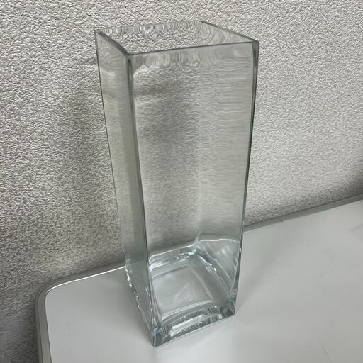 ガラスのフラワーベース
