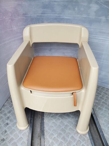 未使用　アロン化成 背付ポータブルトイレ楽立AD　介護トイレ　近場配達　可