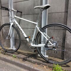 ジャイアント　エスケープ　クロスバイクです。　前後タイヤ新品交換済みです。