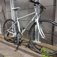 ジャイアント　エスケープ　クロスバイクです。　前後タイヤ新品交換済みです。