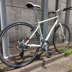 ジャイアント　エスケープ　クロスバイクです。　前後タイヤ新品交換済みです。