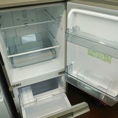 値下げ！3か月間保証☆配達有り！25000円(税込み）シャープ 2ドア冷蔵庫 2023年製 137L ゴールド系