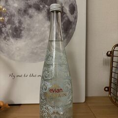 EVIAN x BALMAIN　水瓶