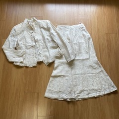 ☆新品タグ付き　夏用　ベージュ　スカート　スーツ　11号