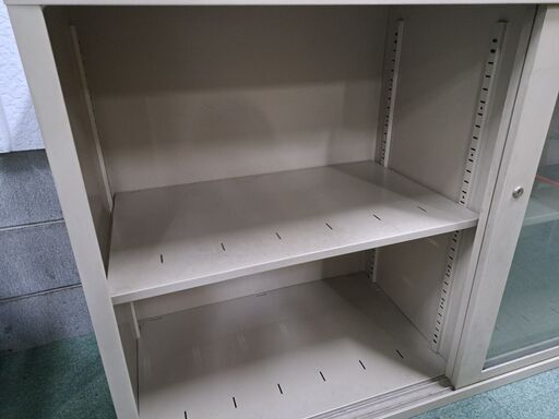 コクヨ スチール ガラス窓キャビネット 書庫 送料込 ② 送料無料】 【抗菌加工】引戸ガラススチール書庫 鍵付き 幅880