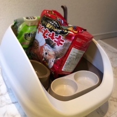 【ネット決済・配送可】猫用トイレ、エサ、食器