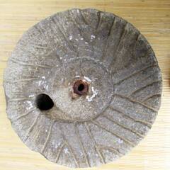 【　直接引取限定　】香川県　庵治石　蕎麦挽き　粉挽き　石臼　茶臼　碾き臼　ひき臼　古民具　時代物　和　日本　庭飾り　ガーデニング