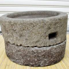【　直接引取限定　】香川県　庵治石　蕎麦挽き　粉挽き　石臼　茶臼　碾き臼　ひき臼　古民具　時代物　和　日本　庭飾り　ガーデニング