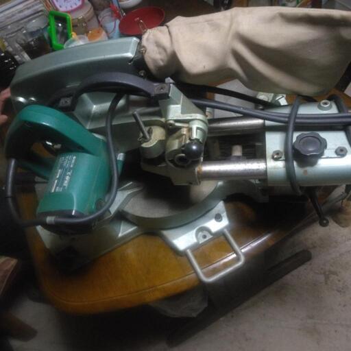 日立工機C8FB2の高速カッター中古品20000円買って下さい。