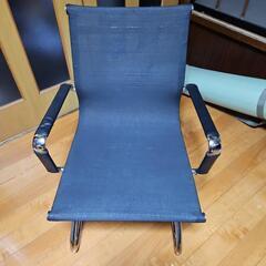 (2)　メッシュ素材椅子