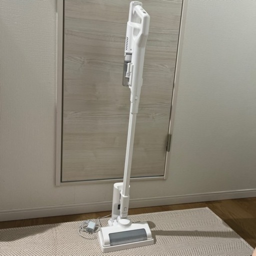 【50%オフ】【軽量タイプ】 アイリスオーヤマ　掃除機 コードレス サイクロン スティッククリーナー 自走式 置くだけ充電 ハンディ SCD-122P-W