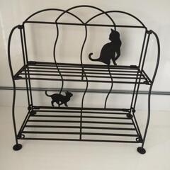 　鉄製のオシャレな黒猫棚