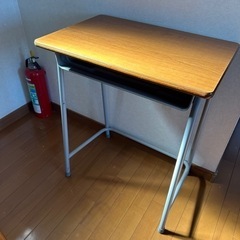 【急募】家具 テーブル 学校の机　