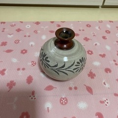 唐津焼、菊模様細首丸型花瓶