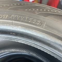 タイヤ　YOKOHAMA BluEarth-RV RV03 22年製　235-50 R18 夏タイヤ