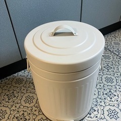 【ニトリ】蓋つきゴミ箱