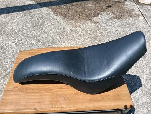 ハーレーダビッドソンのシート　(中古美品)