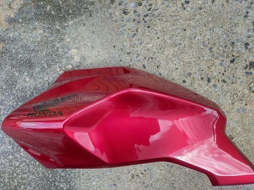 CB250R タンクカウル左右セット 赤 CB250R タンクカウル左右セット 赤 CBR250R タンクカバー 左右 赤