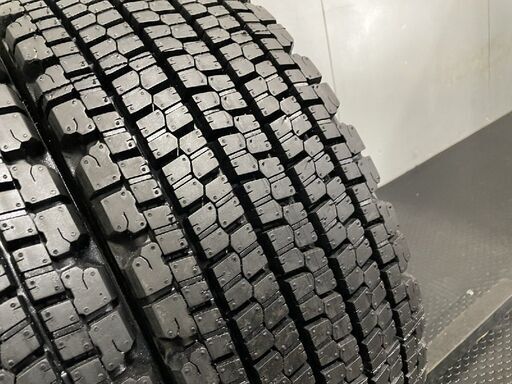 札幌発 引取OK 未走行 BS W900 245/70R19.5 136/134L トラックタイヤ 札幌発 引取OK 未走行 BS W900 245/70R19.5 136/134L トラックタイヤ