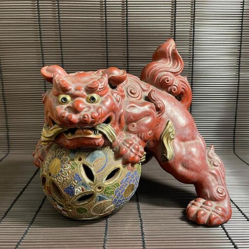 『九谷焼　獅子』玉乗り獅子　高さ30cm 在銘　時代物　赤獅子