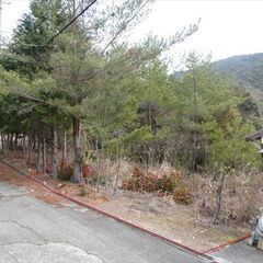 北播磨の山々に囲まれた別荘地「門柳みやまの里」の高台に位置...