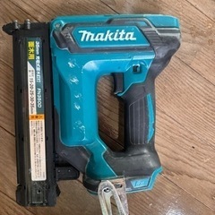 makita マキタ 18V 35mm 充電式面木釘打機 FN3...