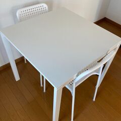A-640　IKEA　白　ﾀﾞｲﾆﾝｸﾞｾｯﾄ　椅子2脚　オシャ...