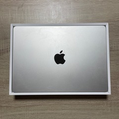 MacBook Air スターライト M2チップ 13.6インチ...