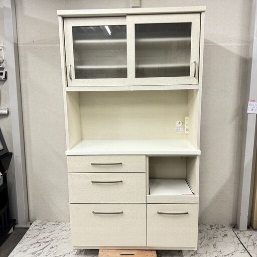 W 17649  NITORI ２枚ガラス扉キッチンボード食器棚   ◆大阪市内・東大阪市他 6,000円以上ご購入で無料配達いたします！◆ ※京都・高槻・枚方方面◆神戸・西宮・尼崎方面◆生駒方面、大阪南部方面　それぞれ条件付き無料配送あり！