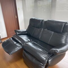 高級本革　コードレス電動リクライニングソファー