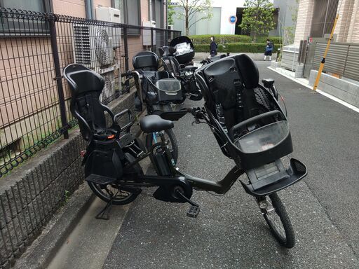 ｄ84土日もお子様と土足のままいろいろなタイプの電動自転車のご試乗可能です。  ️電動自転車・リサイクル専門店　　ご試乗をしてから、ご購入できます。  ２０インチ、チャイルドシート、２人乗り、３人乗り、１人乗り電動自転車  バカ良心的な電動自転車屋１００日間・安心の無料点検・️無料交換保証サービス付き  後ろチャイルドシートを大きめのかごに変更のオプション無料です。  バッテリーは新品の９０％以上の性能です。  １回の充電で３