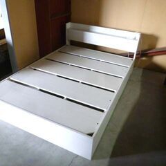 ダブルベッド マットレス×2付き 幅140.5×長さ211×高さ72.5cm 引出し付き コンセント2口 ホワイト系 寝具 家具 苫小牧西店