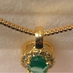 大粒エメラルド約1.0ct ダイヤモンド K18 刻印 ペントップ