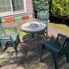 ガーデンテーブル、椅子3脚
