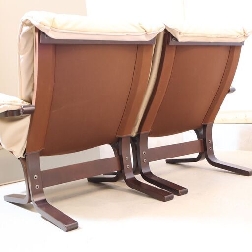 FUJI FUNITURE(冨士ファニチア) 曲げ木 2人掛けソファーです