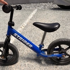 終了ストライダー　青色　自転車　子供　キッズ　おもちゃ 幼児用自転車